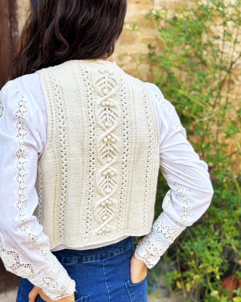 Sabia – Patrón de top o chaleco de punto sin costuras. Knitting pattern. Top Vest