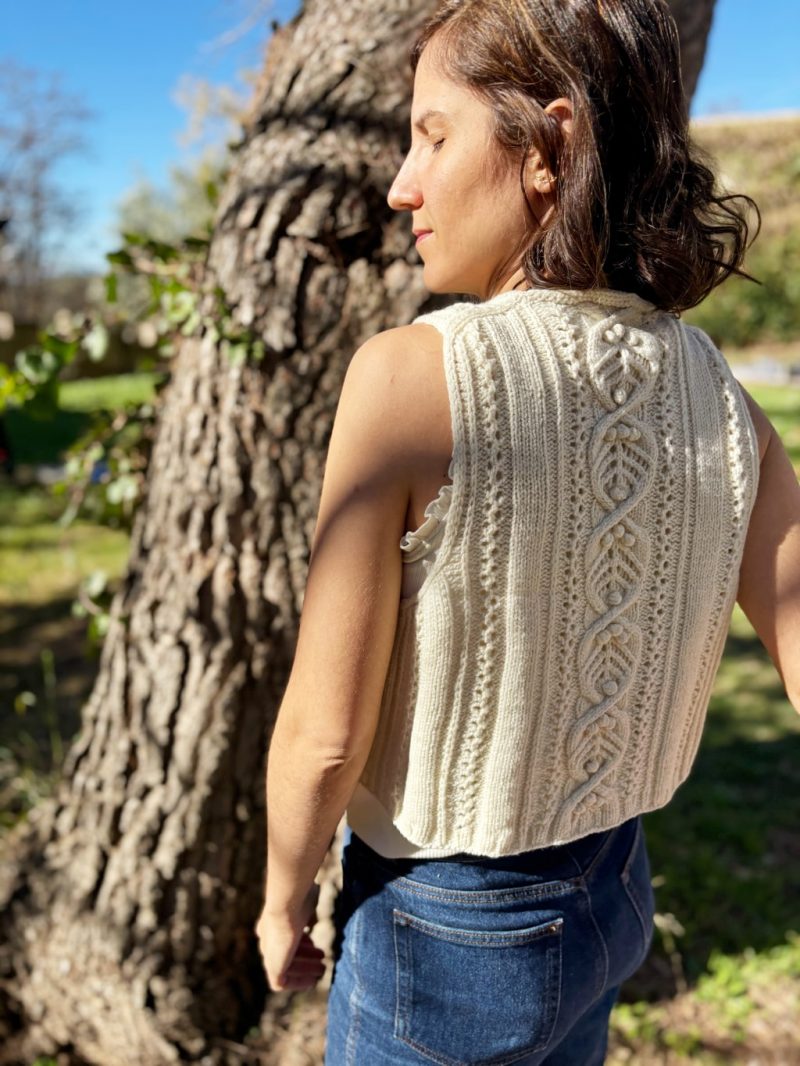 Sabia – Patrón de top o chaleco de punto sin costuras. Knitting pattern. Top Vest