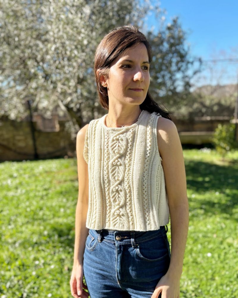 Sabia – Patrón de top o chaleco de punto sin costuras. Knitting pattern. Top Vest